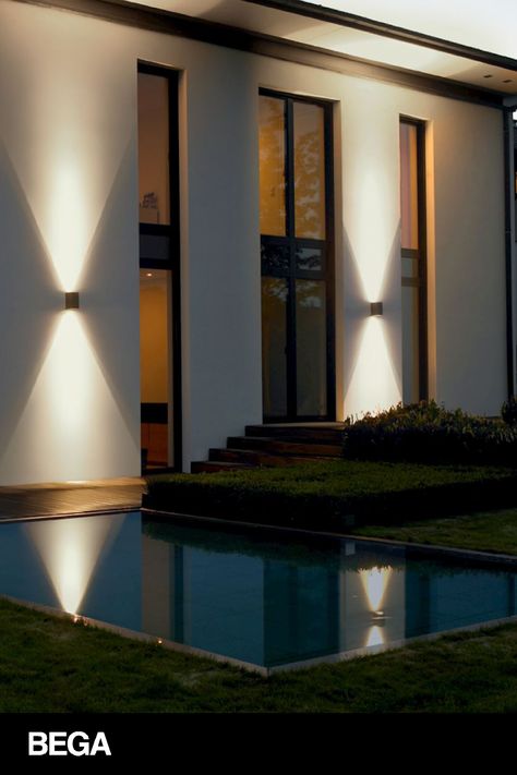 Exterior House Lights, Exterior Beach House, Modern Exterior Lighting, Exterior Lighting Design, Wall Wash Lighting, Entrance Lighting, Idea For Home, House Wall Design, Modern Outdoor Wall Lighting