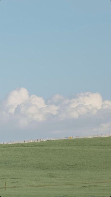 Phone Wallpaper Sky, Beautiful Landscape Wallpaper, White Clouds, Minimalist Wallpaper, Aesthetic Pastel Wallpaper, Simple Wallpapers, Alam Yang Indah, Pastel Wallpaper, Alam Semula Jadi