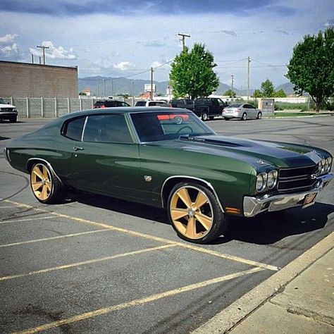 Green and gold car Emerald Green Car, 1970 Chevelle Ss, Concave Wheels, Car Green, Green Cars, 1970 Chevelle, Gold Car, Green Car, Chevelle Ss