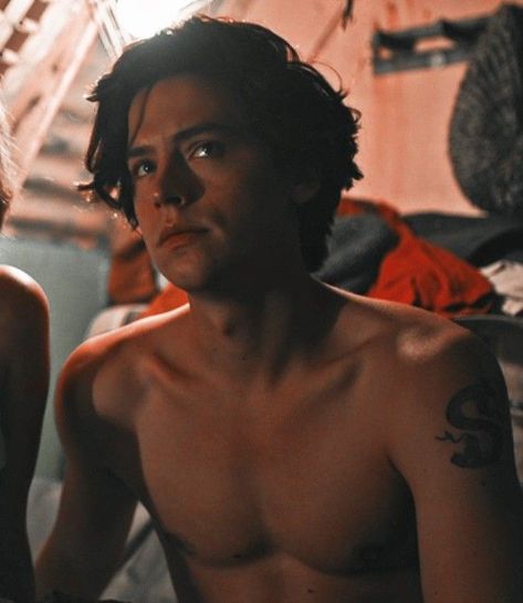 Cole Sprouse Photos, Jug Head Riverdale, Jug Head Jones, Col Sprouse, Cole Sprouse Edits, Cole Sprouse Riverdale, Jughead Jones Aesthetic, Fine Celebrities, Cole Sprouse Shirtless