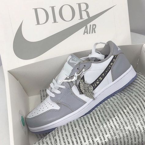 Trending Designer on Instagram: “Thoughts? #DIOR” Air Jordan Dior, Dior Nike, Jordan Dior, Sepatu Air Jordan, Air Dior, Обувь Air Jordan, Cristian Dior, Cheap Jordan Shoes, Dior Sneakers