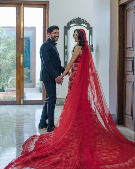 Shibani Dandekar, Celebrity Wedding Rings, Farhan Akhtar, Celebrity Wedding Photos, Celebrity Wedding Dresses, Indian Wedding Planning, Intimate Wedding Ceremony, Red Gowns, Inspirational Celebrities