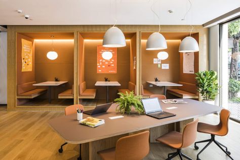 Coworking Office Design, Bureau Open Space, Office Booth, Coworking Space Design, Coworking Office Space, Community Table, Open Space Office, Coworking Office, Family Design