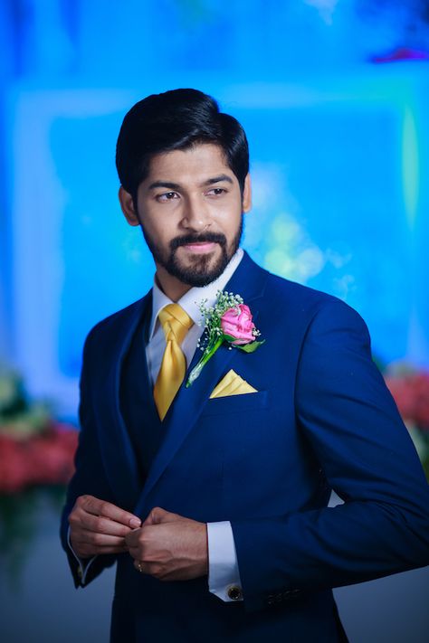 Closeup Poses For Men, Boys Wedding Poses, Navardev Pose, Boys Single Poses Wedding, Wedding Poses Groom, Solo Groom Poses, Single Groom Poses, Boy Wedding Poses, Groom Shoot Poses