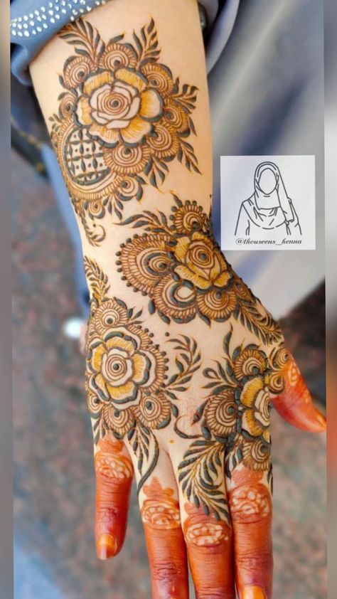 Back Side Design Mehndi, Nature, New Mehandi Front Hand, Right Front Hand Mehndi Designs, Simple Front Hand Mehndi Design, Flowers Mehndi Design Simple, Rose Flower Henna Design, Flower Mehndi Designs Front Hand, Flower Design Mehendi