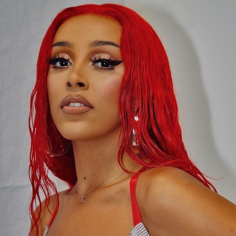 Doja Cat Instagram 3/10 Bright Red Hair, Cat Halloween Costume, Female Artist, Female Rappers, Cat Aesthetic, Doja Cat, Red Aesthetic, Trendy Hairstyles, Halloween Outfits