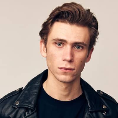 Owen Teague - Bio, Age, Career, Height, Net Worth, Facts Owen Teague, Mercy Street, It Chapter Two, 8 December, New Nurse, How To Influence People, Planet Of The Apes, College Humor, Serious Relationship