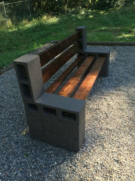 Diy bench Cinder Block Furniture, Cheap Fire Pit, Garden Furniture Design, Jardim Diy, Cinder Blocks, Patio Pergola, Desain Lanskap, Backyard Seating, Diy Garden Furniture