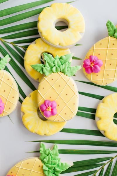 Luau Cookies, Pineapple Cakes, Pineapple Birthday Party, Pineapple Cookies, Pineapple Theme, Pineapple Birthday, Pink Apron, Fiesta Tropical, Pineapple Parties