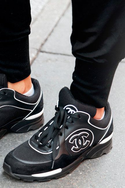 NYC #streetstyle #Chanel sneakers Chanel Trainers, Mode Shoes, Chanel Sneakers, Nyc Street Style, Nike Outlet, Sports Luxe, Nike Free Shoes, Wedge Sneakers, Chanel Shoes