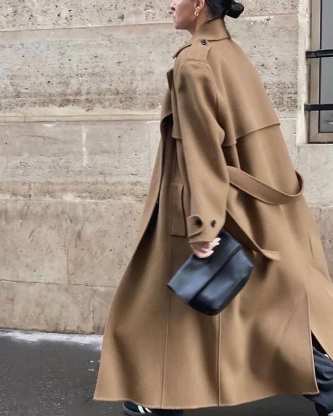 If it ever stops raining, I’ll be swapping out my shoes. But for now I’ll just be in ➡️ these trenches! #Linkinbio for 8 new ways to style trench coats this season. #vetted #vettedmag #trenchcoats #styleinspiration #styleguide #fashiondesigner #fashionmagazine #pleasestopraining Long Coat Fashion, Winter Inspiration, Trench Coat Style, Fast Fashion Brands, The Frankie Shop, Winter Chic, Frankie Shop, My Shoes, Fall Jackets