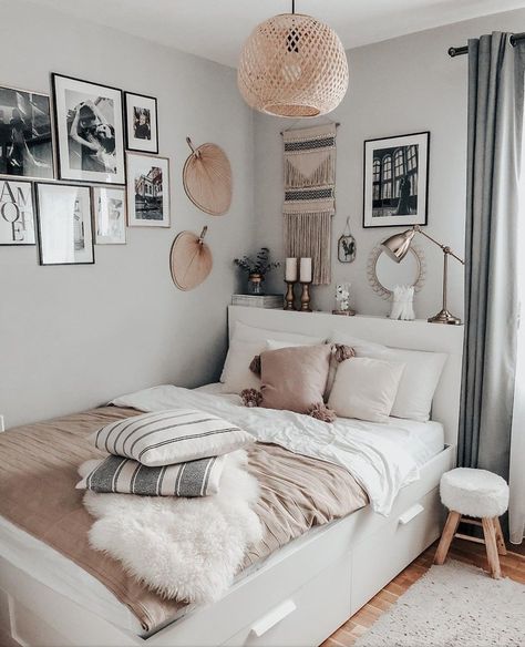 greta.elezaj@gmail.com Bedroom Door Aesthetic, Teen Girl Room Ideas Aesthetic, Girl Room Ideas Aesthetic, Pink Bedroom Door, Room Ideas Aesthetic Modern, Stair Decoration Ideas, Cozy Small Bedroom Decor, Teen Girl Room Ideas, Aesthetic Teen Girl