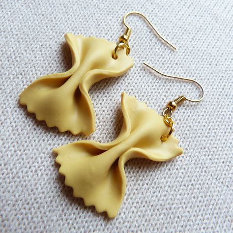 041_pasta_ribbons_by_amalie2 Crazy Earrings, Diy Earrings Polymer Clay, Weird Jewelry, Diy Clay Earrings, Handmade Clay Jewelry, Quirky Earrings, Polymer Earrings, Polymer Clay Diy, Polymer Clay Jewelry Diy