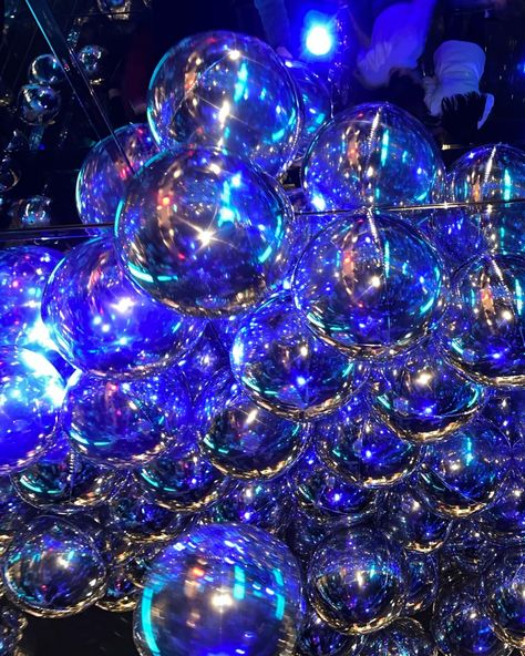 euphoric disco metallic bubbles Disco Aesthetic, Blue Mascara, Prom Theme, Bleu Violet, Twitter Header Pictures, Purple Party, Purple Decor, Header Pictures, Silver Decor