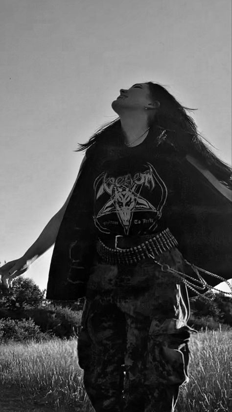 #heavymetal #metalhead #metalheadgirl #femalemetalhead #blackmetal #metal Black Metal Clothes, Black Metal Outfits Women, Metal Style Outfits, Metal Head Clothes, Metal Girl Aesthetic, Female Metalhead, Metal Head Fashion, Metalhead Clothes, Metal Head Aesthetic