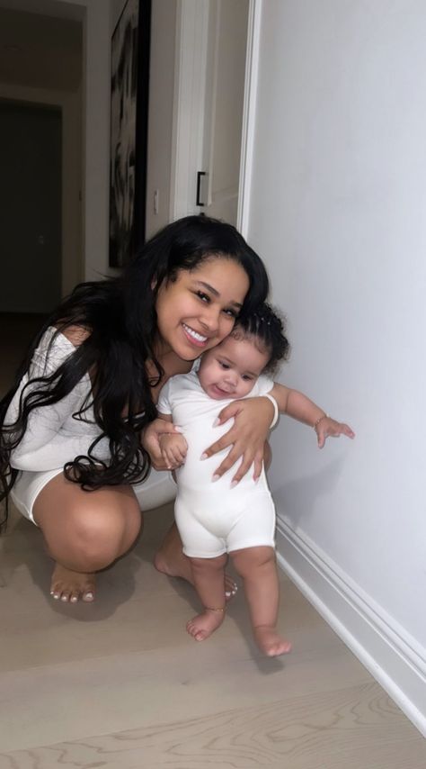 Mommy Daughter Pictures, Mommy And Baby Pictures, Mommy Moments, Pregnancy Goals, Pretty Pregnant, Future Mommy, Moms Goals, Mommy Goals, Baby Momma