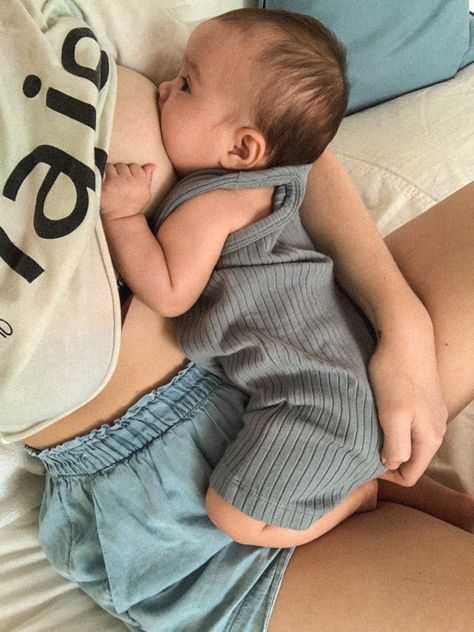 Mom Breastfeeding Baby Aesthetic, Pregnant Single Mom Aesthetic, Mom Breastfeeding Baby Photography, Future Mom Aesthetic, Baby Breastfeeding Aesthetic, Baby Mother Photography, Breastfeeding Aesthetic, New Mom Aesthetic, Mom Breastfeeding Baby