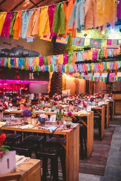 Frida Kahlo Wedding, Mexican Courtyard, Mexico Party, Mexican Birthday Parties, Mexican Themed Weddings, Mexican Night, Mexican Party Decorations, Mexican Fiesta Party, Mexican Birthday