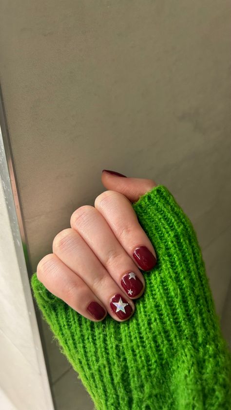 Red and silver star nails for christmas #nails #christmas #stars Red And Silver Short Nails, Red Nails With Silver Stars, Red And Silver Star Nails, How To Paint A Star On Nails, Red Nails With Star, Short Nail Inspo 2024, Silver And Red Nails, Short Star Nails, Silver Star Nails