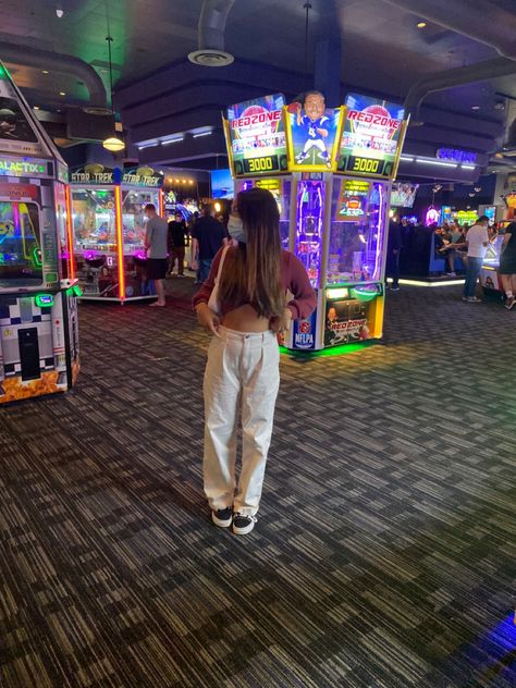 Dave N Busters Photoshoot, Dave And Busters Photoshoot, Dave And Busters Aesthetic, Arcade Photo Ideas, Dave And Busters Outfit, Arcade Date Outfit, Bowling Photos, Arcade Outfit Ideas, Arcade Pics