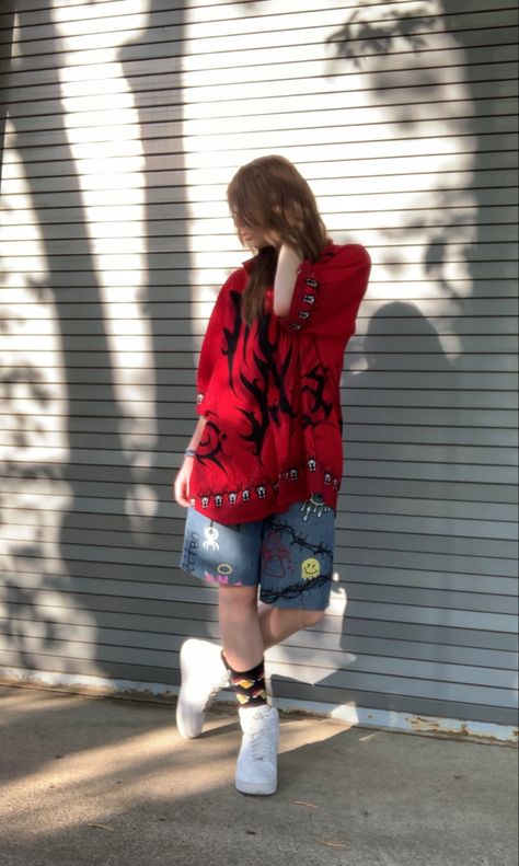 Punk Oversized Shirt, Baggy Clothes Outfit Summer Shorts, Baggy Summer Outfits Grunge, Baggy Red Outfit, Red Masculine Outfits, Baggy Clothes For Summer, Grunge Outfits With Jorts, Baggy Clothes Shorts, Baggy Clothes Summer Outfit
