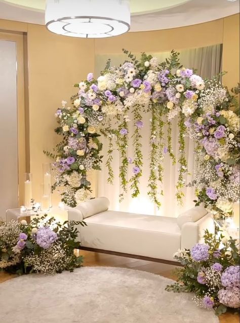 Small Elegant Wedding Reception, Ring Backdrop Wedding, Quince Ideas Purple, Shaadi Theme, Enchanted Centerpieces, Quinceanera Main Table Ideas, Square Wedding Arch, Purple Floral Decor, Nikkah Decor