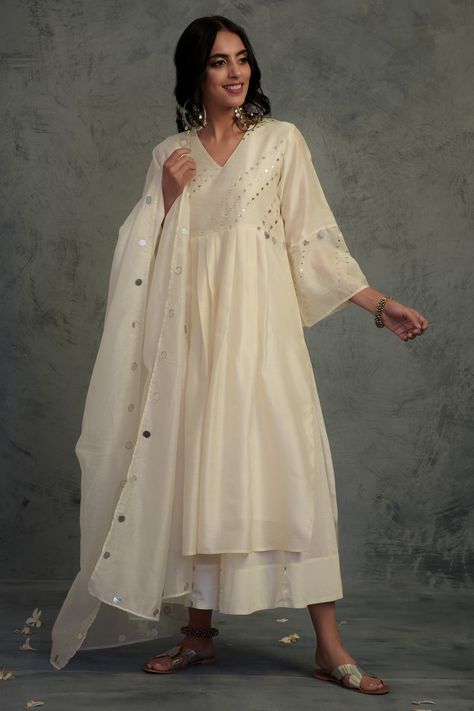 Angrakha Dress, डिजाइनर कपड़े, Flared Palazzo, Chanderi Kurta, Green Mirror, White Kurta, Pakistani Fashion Casual, Salwar Kamiz, Traditional Indian Outfits