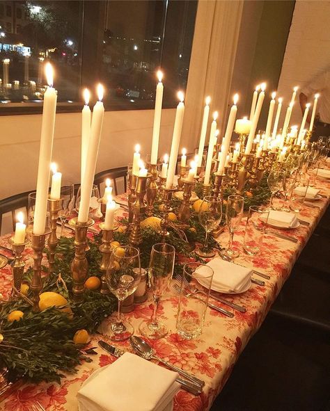 HRH Duchess of State no Instagram: “| HOLIDAY TABLES . . . My Book: “High Drama Tablescapes” available Now! Order exclusively thru my website www.hrhduchessofstate.com |…” Brass Candlesticks Tablescape, Centerpiece With Pinecones, Brass Candlesticks Decor, Brass Candlesticks Centerpiece, Mismatched Table Setting, Kitchen Table Centerpiece Ideas, Chinoiserie Modern, Christmas Candle Decorations Ideas, Candle Decoration Ideas