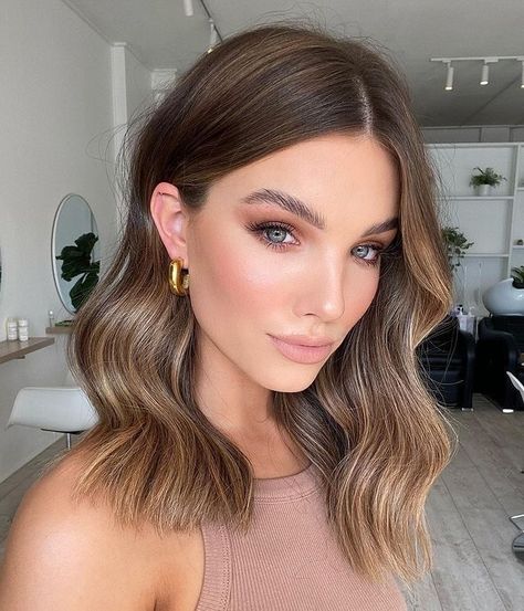 Brown Hair Inspo, Brunette Hair With Highlights, Brunette Balayage Hair, Brown Hair Balayage, Short Hair Balayage, Balayage Brunette, Brown Blonde Hair, Hair Inspiration Color, Hair Inspo Color