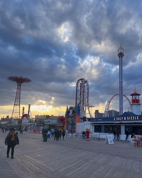 Valencia, Tumblr, Nature, Coney Island Boardwalk, Taylor Swift Sunset, Coney Island Aesthetic, Nyc Scenery, New York Taylor Swift, Anna Huang