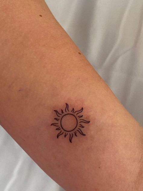 Sun tattoo by @spacetats Cute Small Sun Tattoos, Small Sun Design, Mini Sun Tattoo Simple, Tattoo Ideas On Hand For Women, Sun Star Moon Tattoo Friends, Suntattoo Sun Tattoo Designs, Small Fine Line Sun Tattoo, Cute Sun Tattoos Simple, Tangles Sun Tattoo