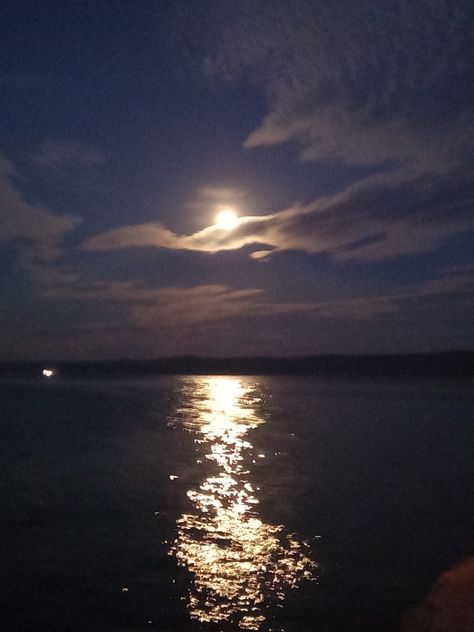 for wallpaper purposes, moonlight on water Moon Reflected On Water, Moon Shining On Water, Moonlight On Water, Animation Pictures, Moon On The Water, Water Aesthetic, Moon Pictures, Music Artwork, Water Painting