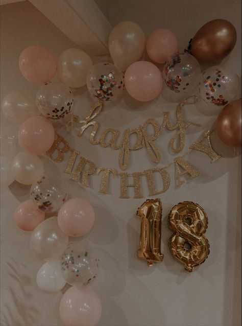 Home Birthday Decoration Ideas, Birthday Cake Ideas Aesthetic, Cake Ideas Aesthetic, Birthday Decoration Ideas At Home, Birthday Celebration Ideas, 18th Party Ideas, Pink Birthday Decorations, Birthday Decoration Ideas, Surprise Birthday Decorations