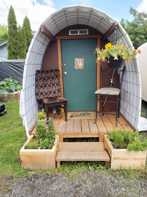 Community's Conestoga Huts Offer Bridge From Homelessness To A New Life. – InspireMore Permaculture, Help The Homeless, Alternative Housing, Tiny House Camper, Camping Pod, Intentional Community, Housing Ideas, Diy Tiny House, Homeless Shelter