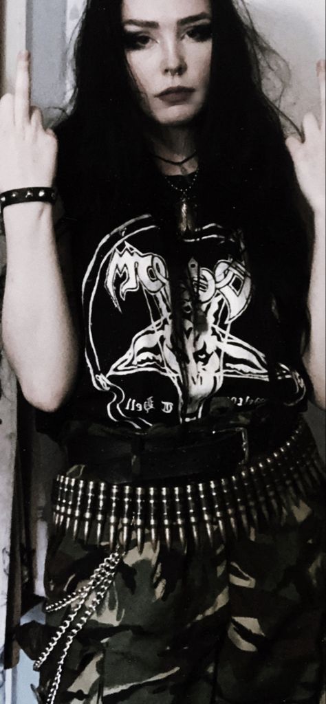 Black Metal Women, Metalhead Aesthetic Outfit, Blackmetal Aesthetic, Metalhead Women, Metalhead Girl Outfits, Black Metal Outfit, Metalhead Outfit, Goth Satanic, Black Metal Fashion