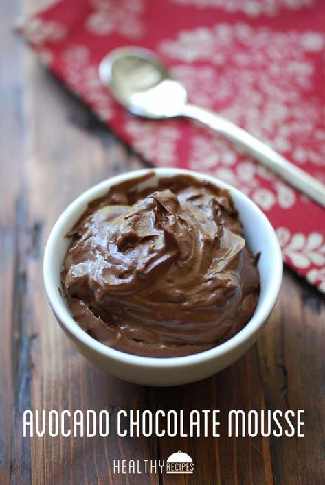 Avocado Chocolate Mousse - rich, decadent, chocolaty... and no, you can't taste the avocado. :) Best Chocolate Mousse Recipe, Vegan Halloween Recipes, Vegan Halloween Food, Healthy Chocolate Pudding, Vegan Chocolate Pudding, Vegan Pudding, Vegan Halloween, Avocado Chocolate Pudding, Oh She Glows