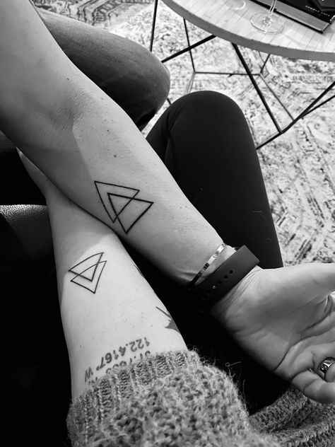 #coupletattoo Triangle Tattoo Meaning, New Tattoo Designs, Tattoo Wrist, Tattoo Hals, Tattoo Designs And Meanings, Eye Tattoo, Hip Tattoo, Trendy Tattoos, Minimal Tattoo