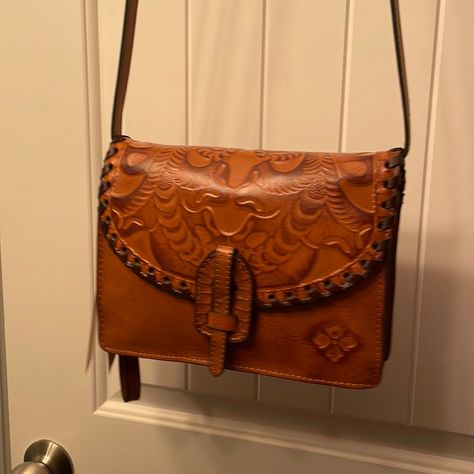 Genuine Tooled Leather Patricia Nash Lanza Cb. Has Removable Crossbody Strap Or Wristlet Strap. Saddle Bag Purse, Crossbody Saddle Bag, Tan Purse, Italian Bags, Tooled Leather Purse, Brown Leather Shoulder Bag, Leather Floral, Black Leather Crossbody Bag, Tool Bag