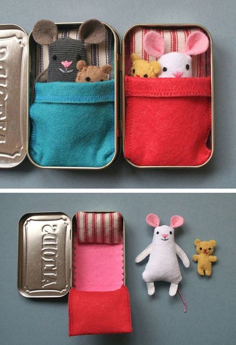 Level: easy // Betten für die ganz kleinen Spielfreunde // Gesehen bei: http://www.handmadecharlotte.com/diy-toys-kids/ Blind Inspiration, Doll Bed Diy, Blinds Inspiration, Tin House, Diy Blinds, Handmade Charlotte, Diy Bebe, Wooden Blinds, Doll Bed