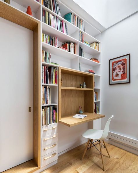 Bo Lee Architects on Instagram: “#BacktoSchool post 📚 📖 A built-in desk & bookshelf w/ oak portal door to the new 2nd bathroom. Photo by @kateglicksbergphoto • • •…” Narrow Dressing Table, Duplex Townhouse, Diy Built In Shelves, Desk Monitor, Door Desk, Room Bookshelf, Nyc Interior Design, Study Table Designs, Tiny Room