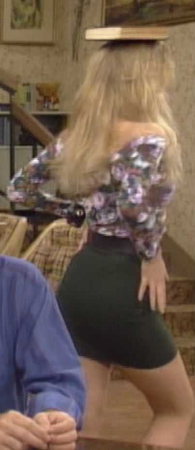 Kelly Bundy 80s, Christina Applegate 90s, Christina Applegate Hot, Kelly Bundy, Farrah Fawcet, Christina Applegate, Hollywood Photo, Classic Actresses, Female Celebrities