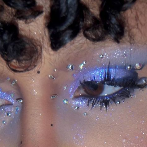 Bodypainting, Neon Purple Eyeshadow, Glittery Purple Makeup, Fairy Makeup With Gems, K Pop Concert Makeup, 2000s Blue Makeup, Fairy Makeup Looks Blue, Dark Blue Sparkly Eye Makeup, Dark Lips Makeup Look