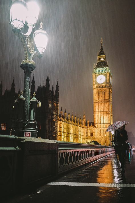 Rain in London Peisaj Urban, London Rain, London Wallpaper, London Dreams, Westminster Bridge, London Aesthetic, Big Ben London, Mall Of America, Trip Planner