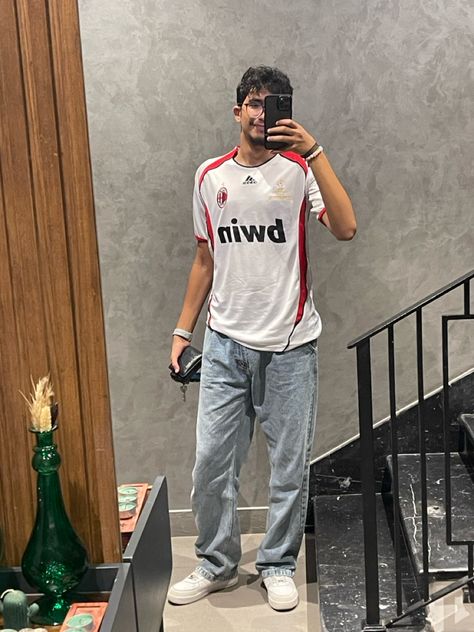 Footballer Outfit Men, Men Soccer Jersey Outfit, Men Football Jersey Outfit, Guys Streetwear Outfits Summer, Soccer Style Outfits Men, White Football Jersey Outfit, Soccer Jersey Fits Men, Retro Soccer Jersey Outfit Men, Jersey Outfit Men Soccer