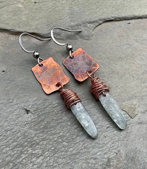 Hammered copper earrings adorned with wire wrapped kyanite gemstones. Each piece of copper is cut, hammered and sanded by me. No piece is identical... but either is nature. Approximately 1 3/4 inches in length. Nature, Boho Jewellery, Hammered Copper Earrings, Mixed Media Jewelry, Blue Kyanite, Hammered Copper, Copper Earrings, Jewelry Projects, Boho Jewelry
