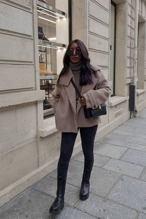 Trending Winter Boots, Nyc Winter Outfits, Nyc Outfits, New York Outfits, Winter Fashion Outfits Casual, Europe Outfits, London Outfit, Cold Outfits, Trending Boots