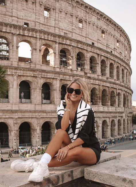 Rome Italy Outfits, Eurotrip Outfits, Rome Pictures, Rome Outfits, Rome Photography, Genie Script, Italy Travel Outfit, Your Highness, Rome Photo