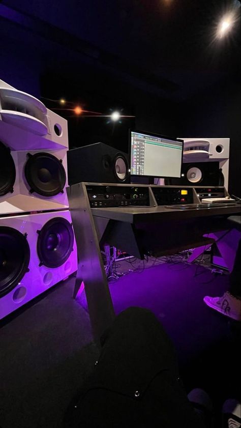 Studio Sessions Music, Producer Room Aesthetic, Studio Aesthetic Music, Studio Session Music, Rap Studio, Recording Studio Aesthetic, Music Studio Aesthetic, Black Dancers, Home Studio Ideas