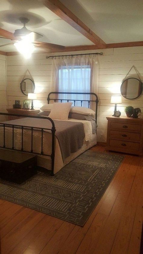 44 Warm and Cozy Rustic Bedroom Decorating Ideas #rusticbedroom #rusticbedroomdecorating #rusticbedroomideas #cozyrusticbedroom ⋆ frequence3.org Teenage Basement, Basement Master, Unfinished Basement Bedroom, Small Basement Bedroom, Master Suite Bedroom, Suite Ideas, Bedroom Basement, Small Basement, Basement Bedroom