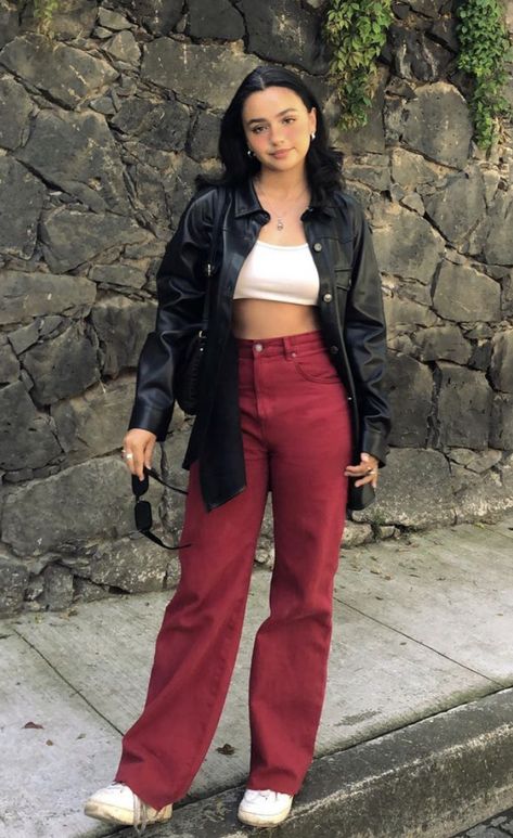 College Outfits, Outfit Pantalon Vino, Red Outfit Casual, Uni Outfits, Diy Vetement, Pantalon Cargo, Red Outfit, Mode Inspo, Alternative Outfits